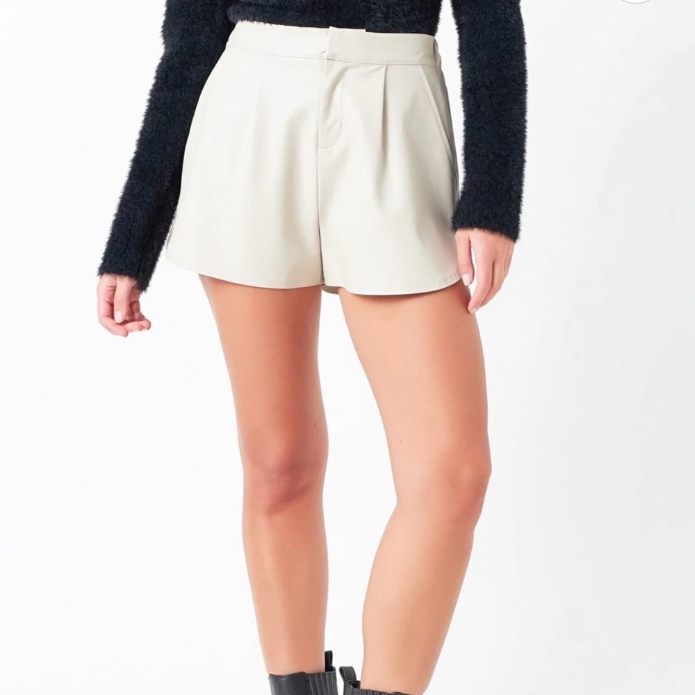 Grey Lab Zola Faux Leather Shorts Taupe Size L High Waist Tailored Shorts NWT - Picture 2 of 9